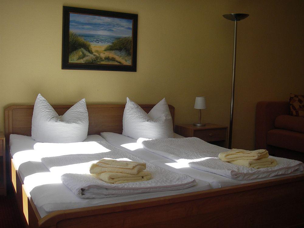 Hotel Pension Fischer Am Kudamm Берлин Экстерьер фото