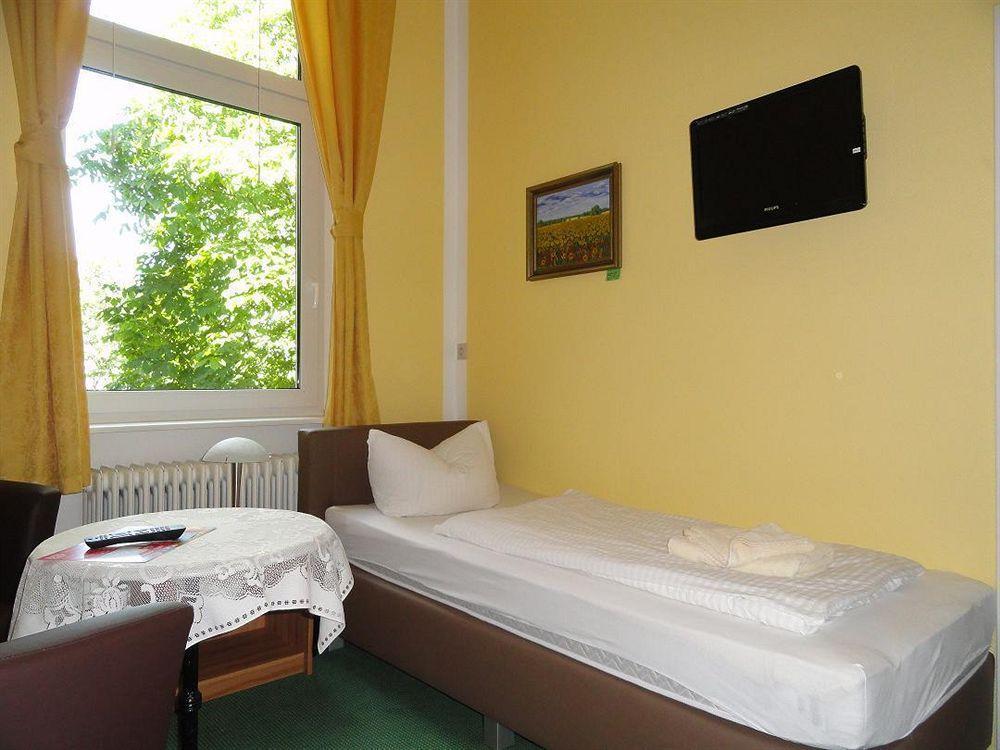 Hotel Pension Fischer Am Kudamm Берлин Экстерьер фото