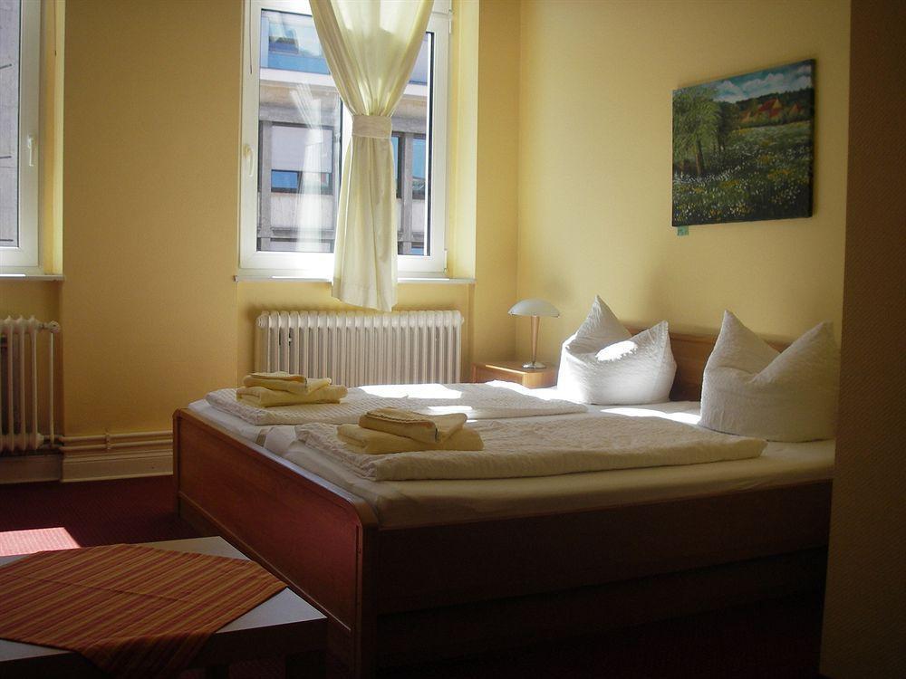 Hotel Pension Fischer Am Kudamm Берлин Экстерьер фото
