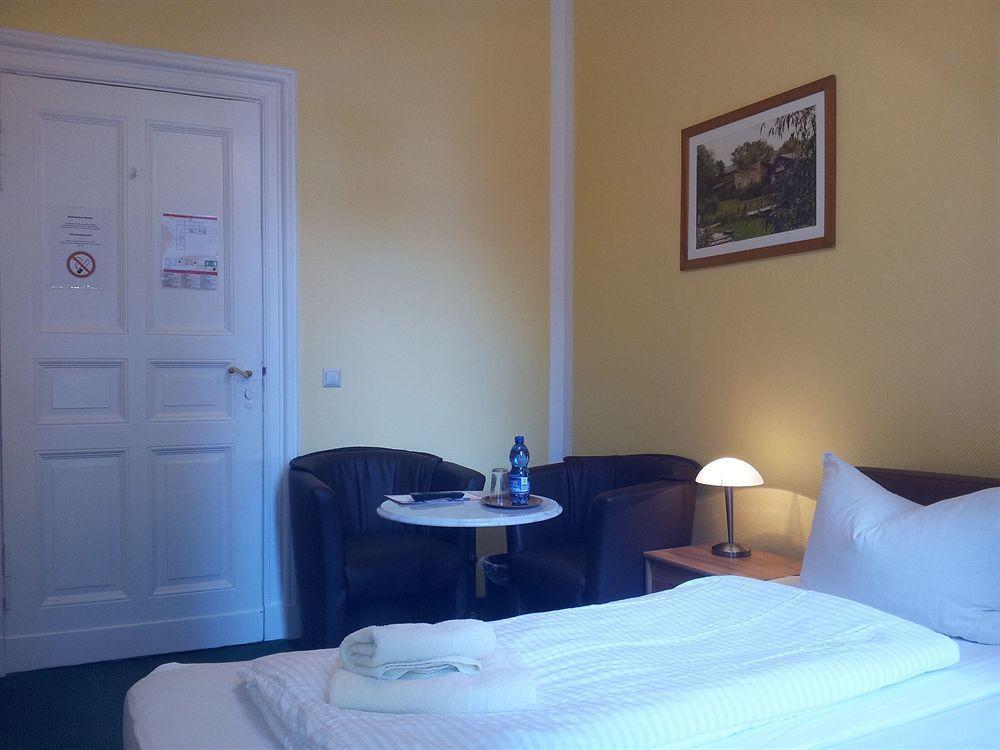 Hotel Pension Fischer Am Kudamm Берлин Экстерьер фото