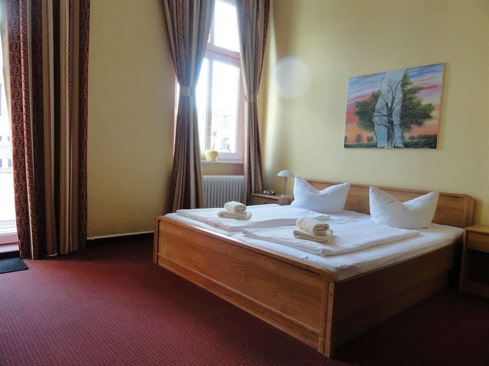 Hotel Pension Fischer Am Kudamm Берлин Экстерьер фото
