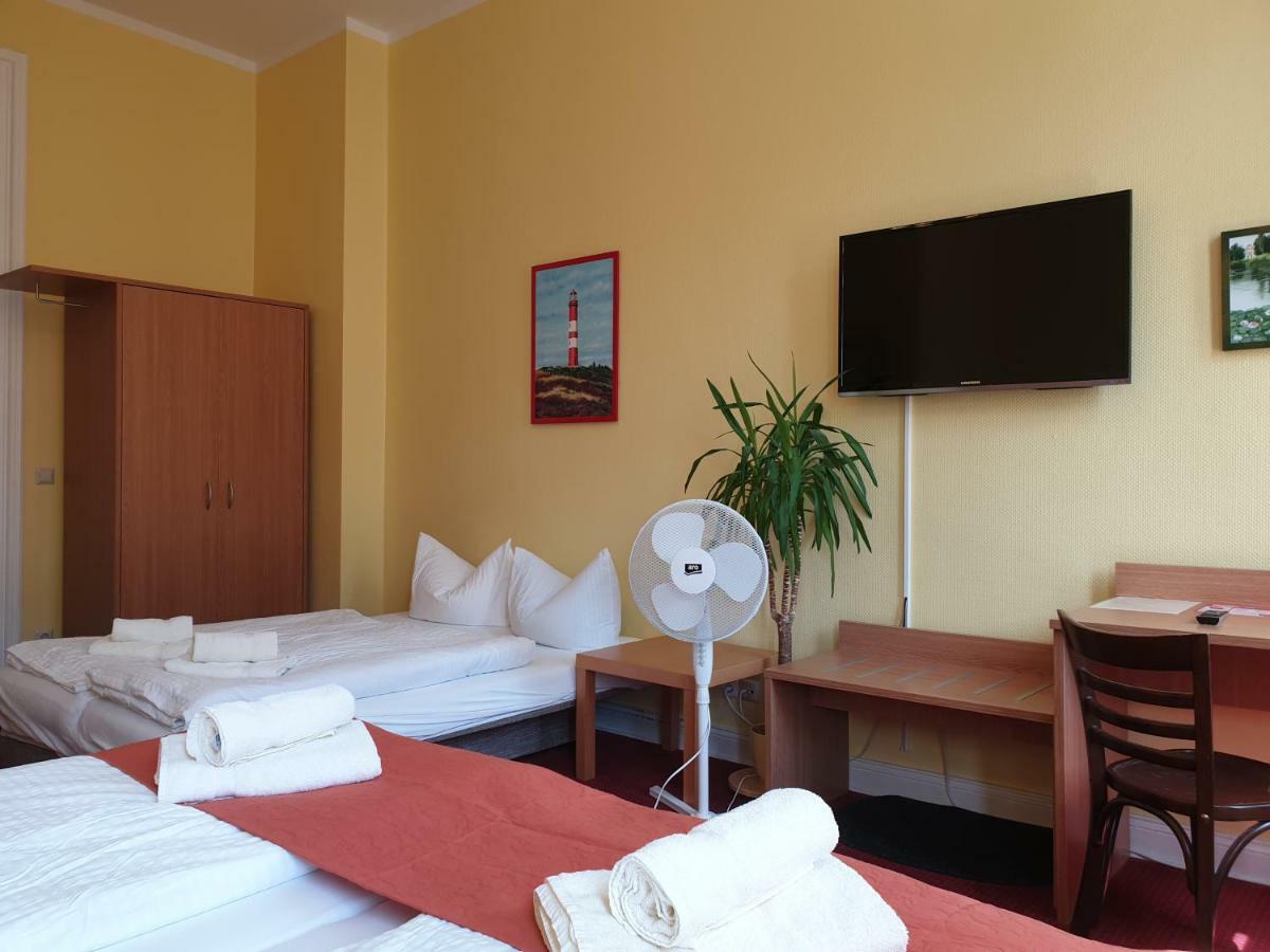 Hotel Pension Fischer Am Kudamm Берлин Экстерьер фото