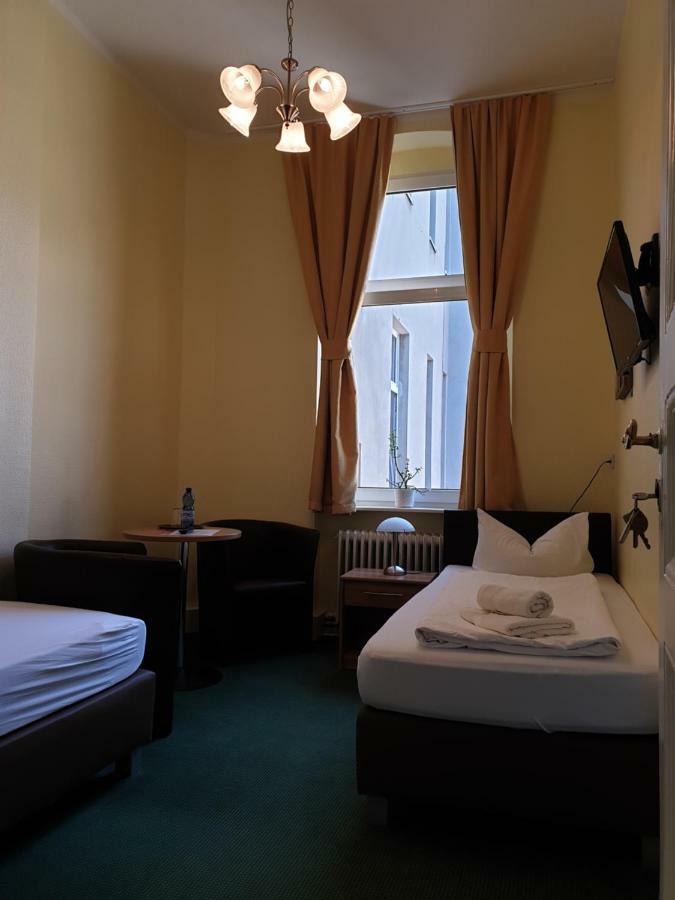 Hotel Pension Fischer Am Kudamm Берлин Экстерьер фото