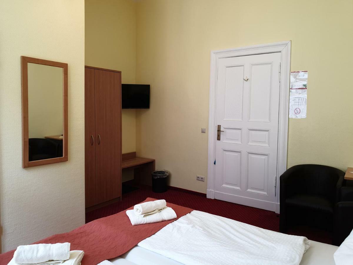 Hotel Pension Fischer Am Kudamm Берлин Экстерьер фото
