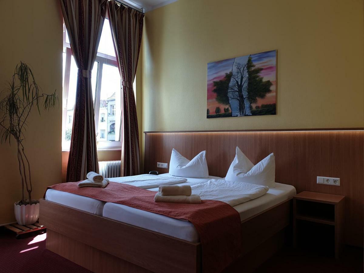 Hotel Pension Fischer Am Kudamm Берлин Экстерьер фото