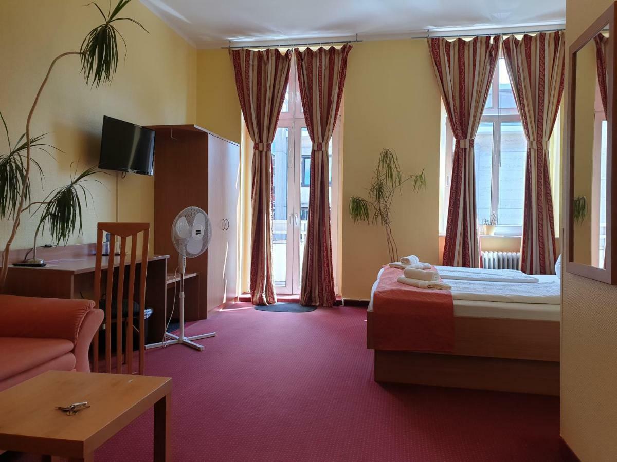 Hotel Pension Fischer Am Kudamm Берлин Экстерьер фото