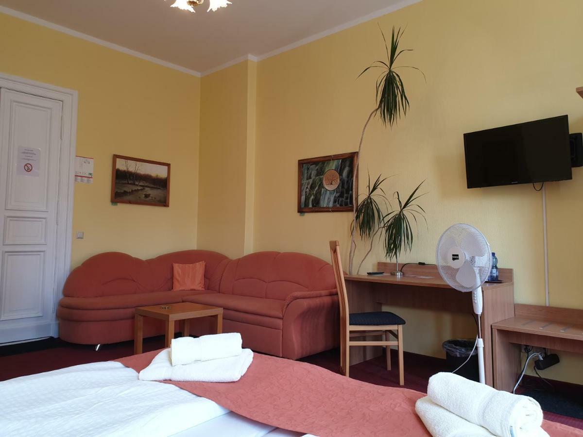 Hotel Pension Fischer Am Kudamm Берлин Экстерьер фото